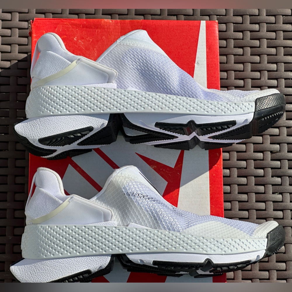 Nike White Flyease Slip On Casual Laceless Sneakers NEW Womens 6.5 fits Youth 5Y - Picture 8 of 9